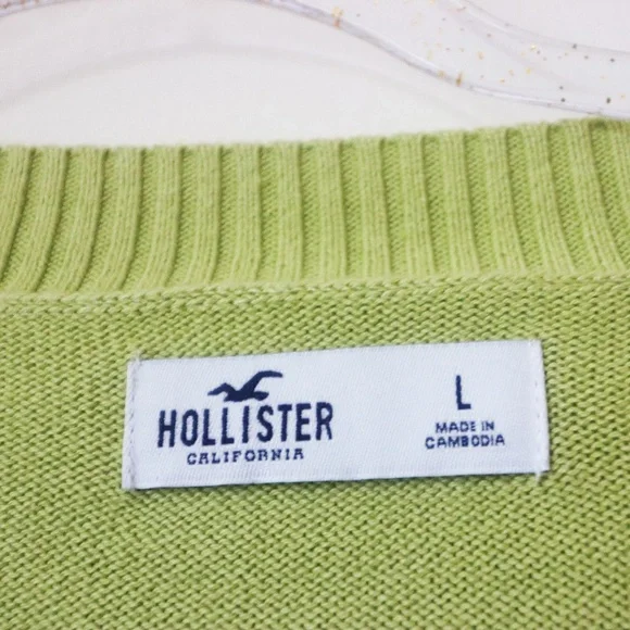 Green Flower Sweater. Size L. - Picture 2 of 3